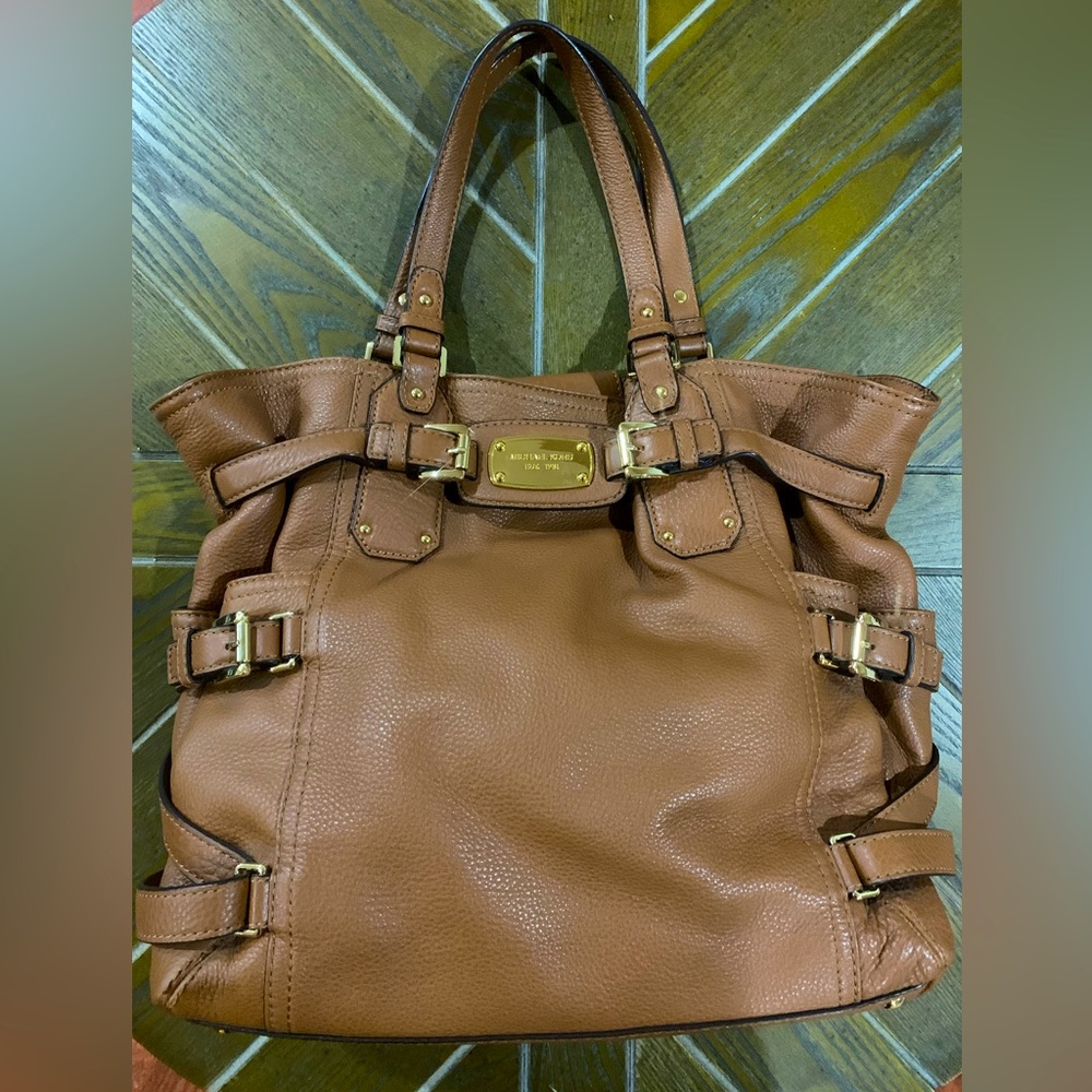 Micheal Kors Genuine leather tan/cognac purse